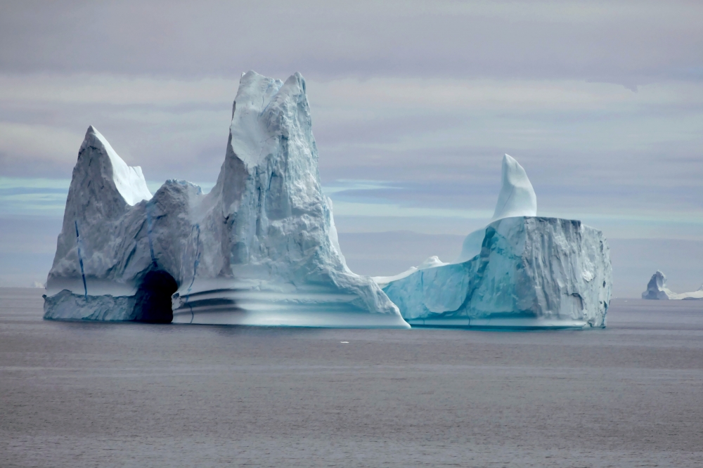 the floating ice castle by supergold